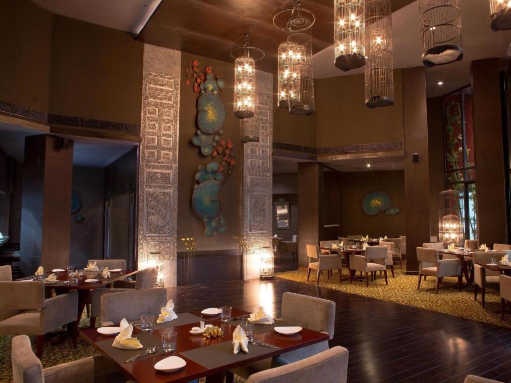 Clarion Hotel President Chennai Exterior foto