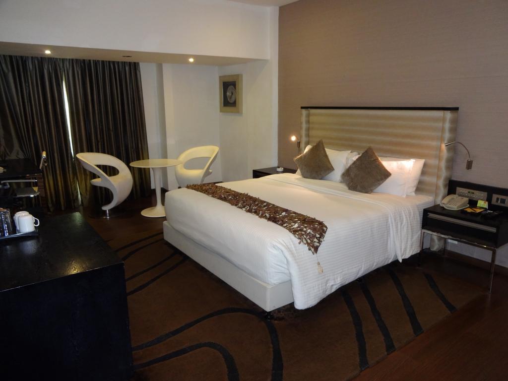 Clarion Hotel President Chennai Exterior foto