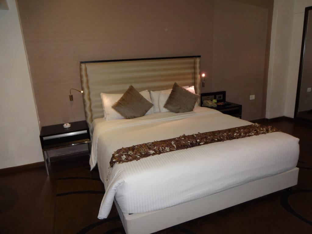 Clarion Hotel President Chennai Exterior foto