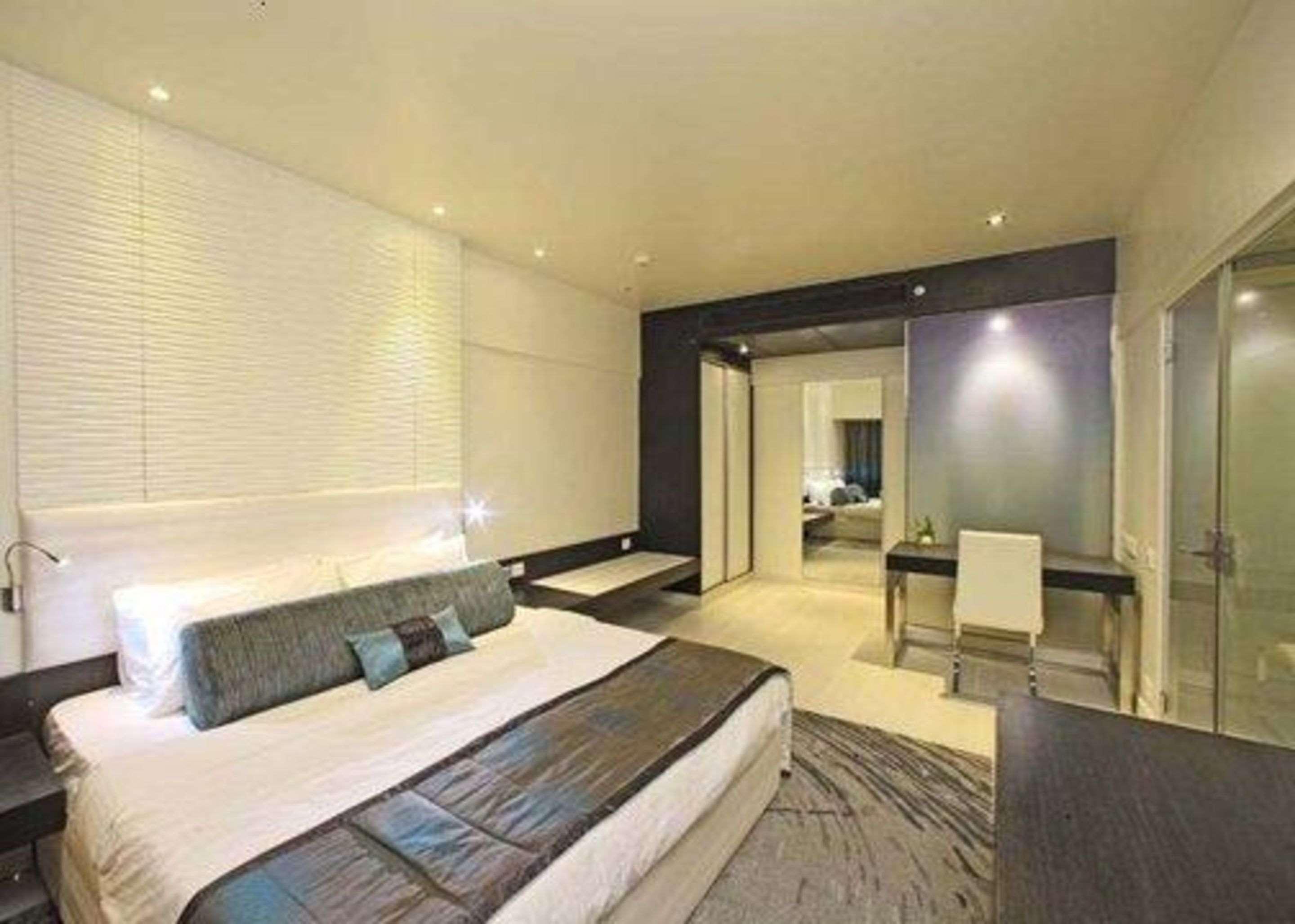 Clarion Hotel President Chennai Exterior foto