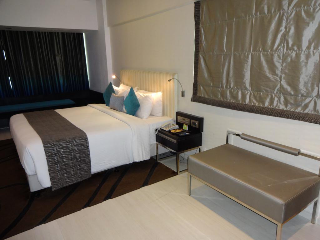 Clarion Hotel President Chennai Exterior foto