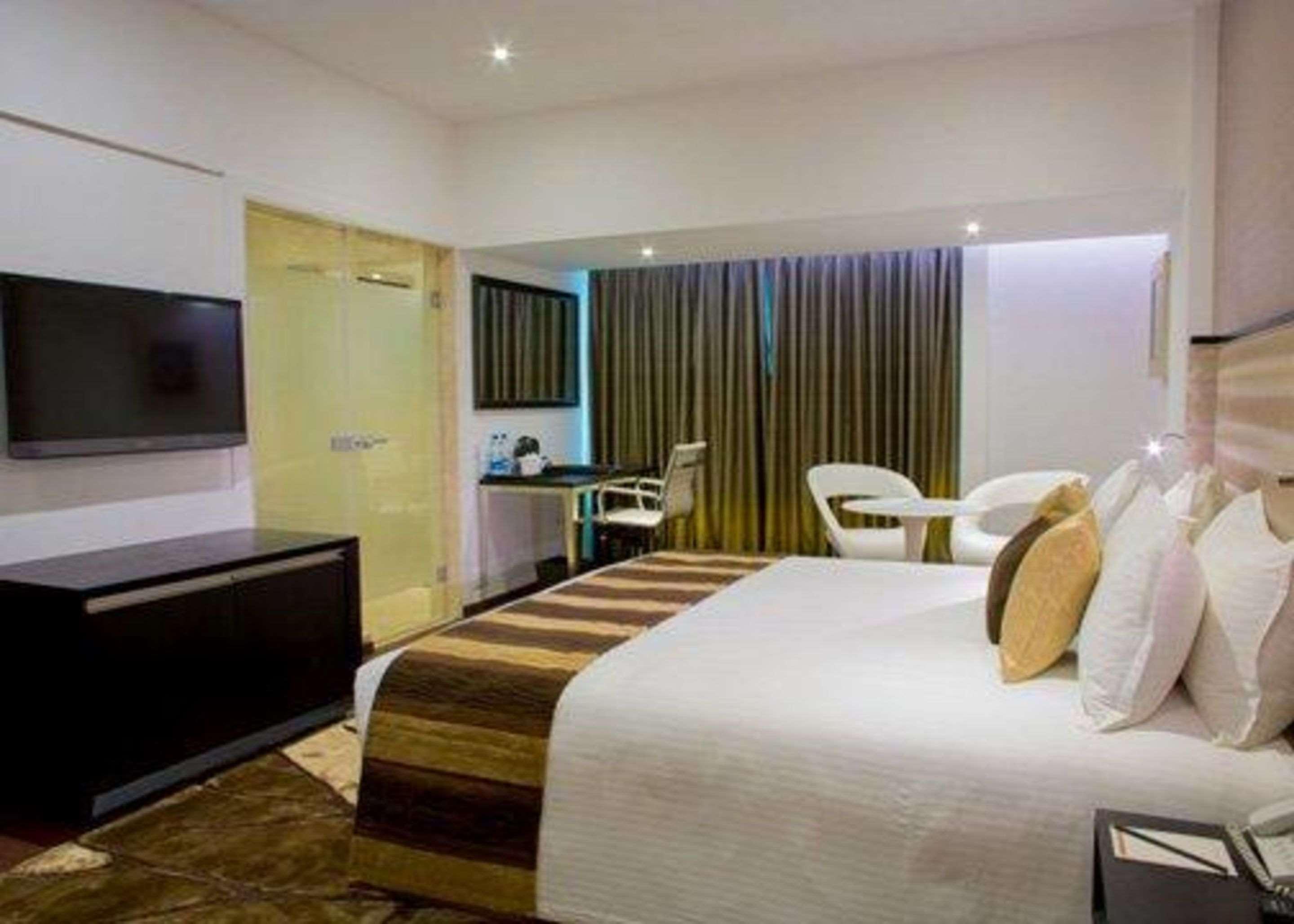 Clarion Hotel President Chennai Exterior foto