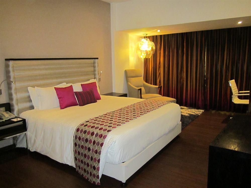 Clarion Hotel President Chennai Exterior foto